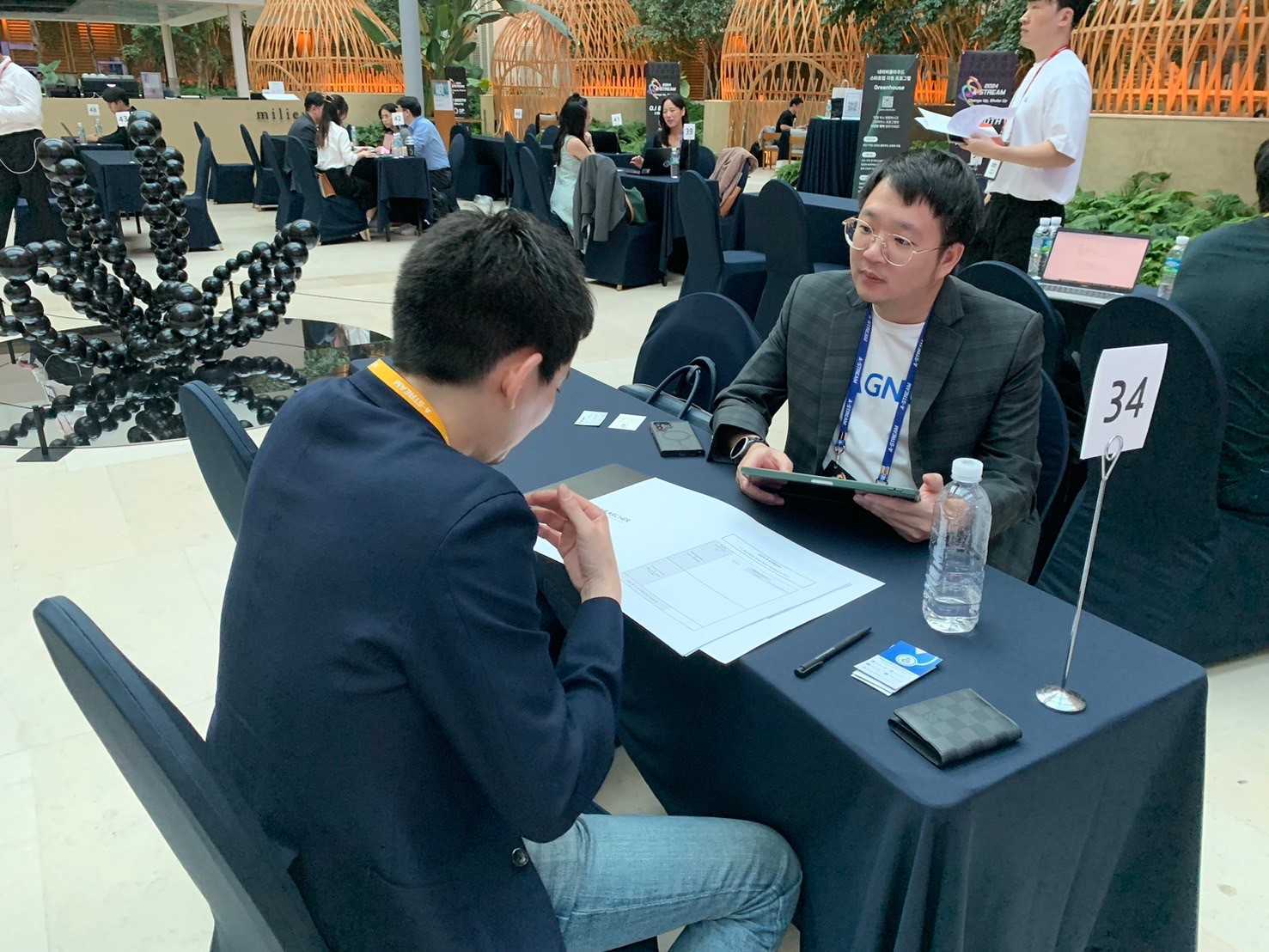 Dr. Paponwit Chaiwatthanodom, CEO of Agnos Health, is attending the A-STREAM 2024 event in Jeju.